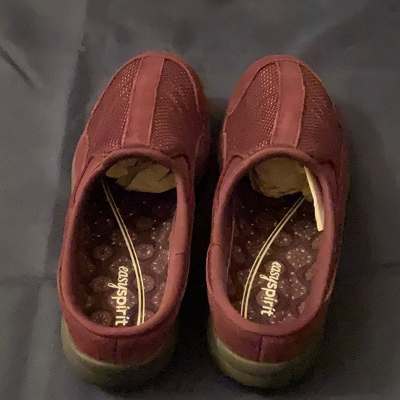 Easy Spirit Traveltime Clogs - Woman’s 8M - Picture 2 of 6